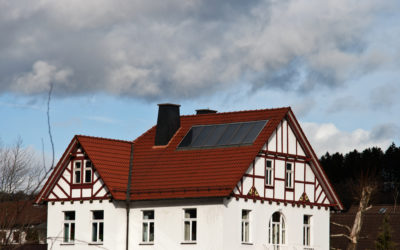 „Und was sagt der Denkmalschutz?“ – Was bei Photovoltaik-Anlagen auf besonders geschützten Gebäuden zu beachten ist